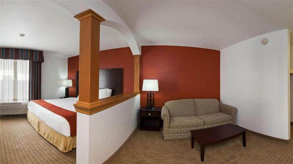 Holiday Inn Express Hotel & Suites Chicago-Algonquin By Ihg Exterior photo