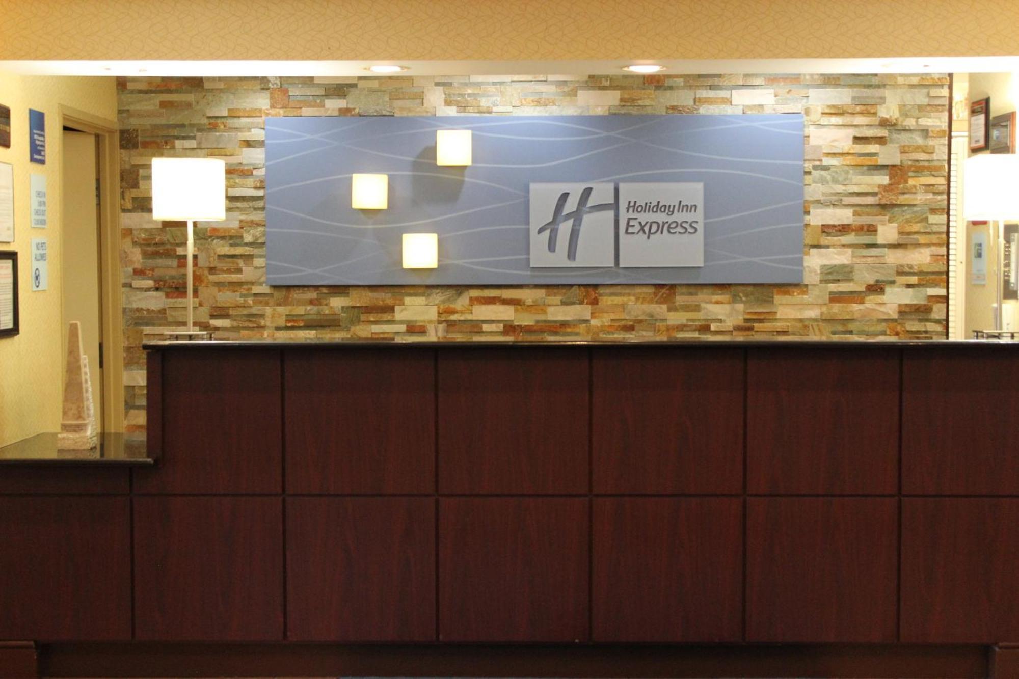 Holiday Inn Express Hotel & Suites Chicago-Algonquin By Ihg Exterior photo